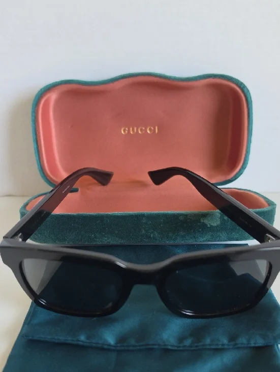 Gucci Men’s Black Square Sunglasses with Dark Lenses - Picture 2 of 9